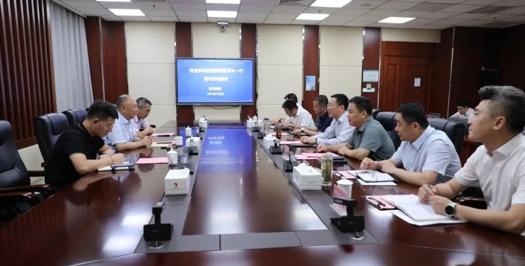 安琪集團(tuán)公司董事長(zhǎng)熊濤一行來宏河集團(tuán)交流