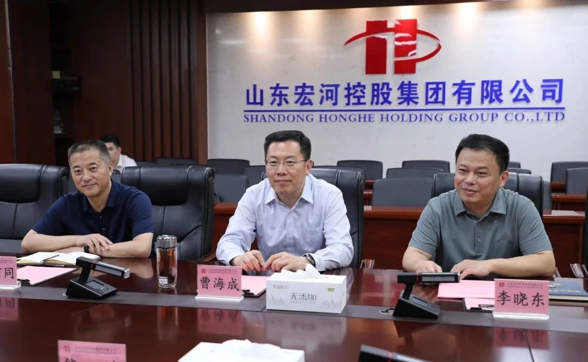 安琪集團(tuán)公司董事長(zhǎng)熊濤一行來宏河集團(tuán)交流1