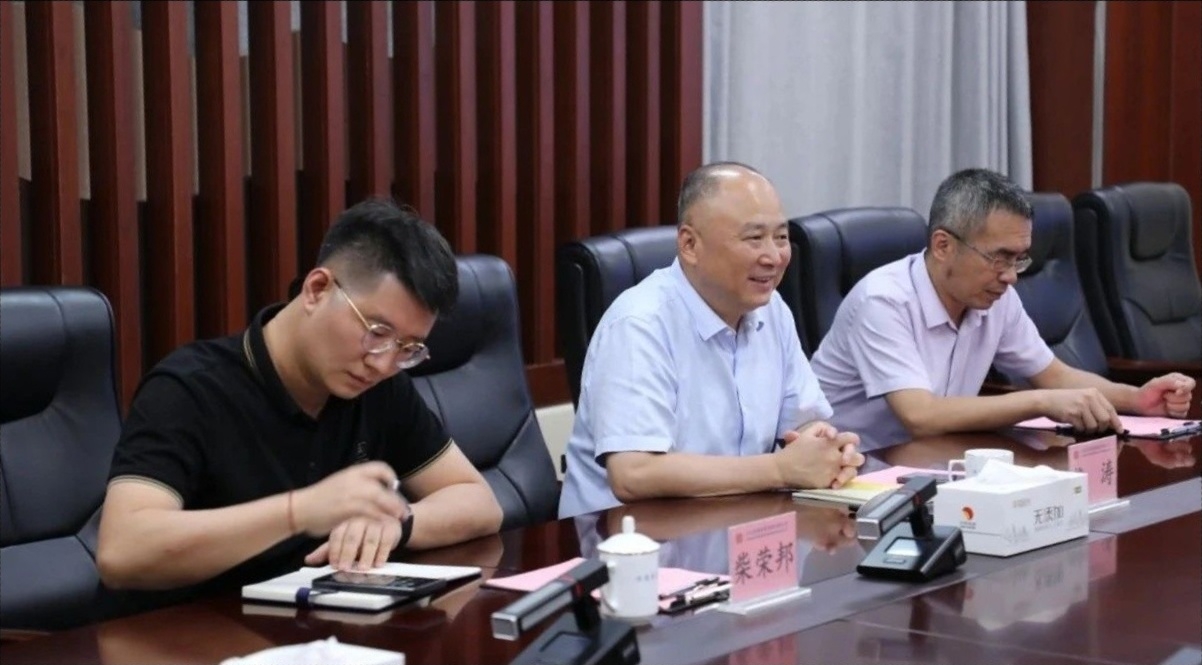 安琪集團(tuán)公司董事長(zhǎng)熊濤一行來宏河集團(tuán)交流2